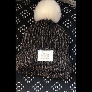 NEVER BEEN WORN** Love you melon hat